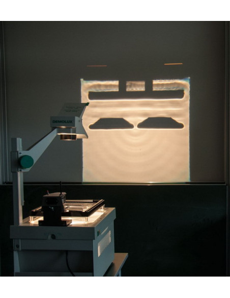 Valovi na vodi s regulatorom broja okretaja