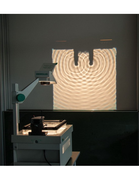 Valovi na vodi s regulatorom broja okretaja